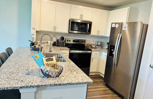 Garden City House | Spacious 3-bedroom townhome with AC in near Surfside Beach Pier