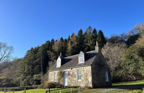 Lochgilphead Cottage | Spacious 3 Bedrooms, Sleeps 6 Spectacular Loch Views & Enclosed Garden