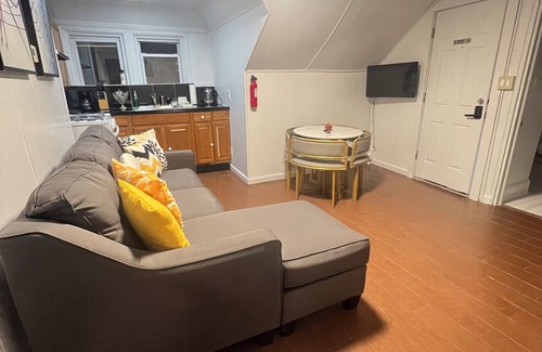 West New York Apartment | Spacious 3-bedroom apartment in brilliant close to New York with balcony.
