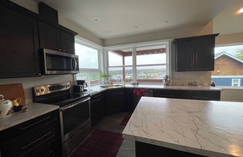 Sitka House | Spacious 3-bedroom, 2.5-bathroom - Molly Lane Rental