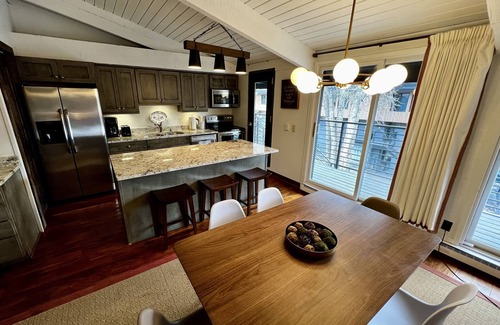 Aspen Condo | Spacious 3 Bedroom/2 Bath Aspen Penthouse With AC!