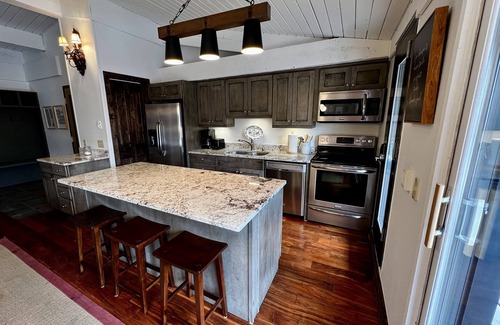 Aspen Condo | Spacious 3 Bedroom/2 Bath Aspen Penthouse With AC!