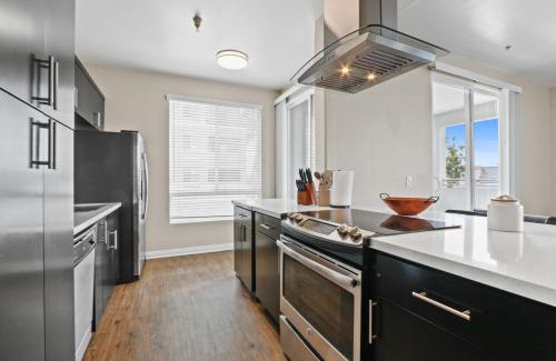 Del Rey Apartment | Spacious 3-Bedroom 3BTH Apt in Marina Del Rey! Pool, Hot Tub, Free Parking