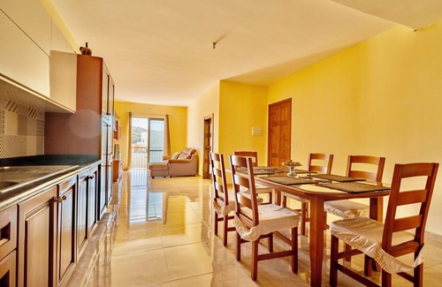 Marsalforn Apartment | Spacious 3-bedroom apartment near sea Marsalforn with AC, WiFi