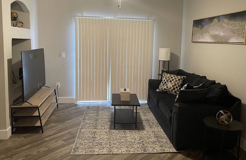 Fort Worth Apartment | Spacious 3 Bedroom Apartment in lower Westside