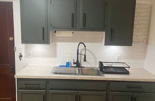 Cleveland Apartment | Spacious 3-bedroom apartment in fabulous Cleveland with WiFi