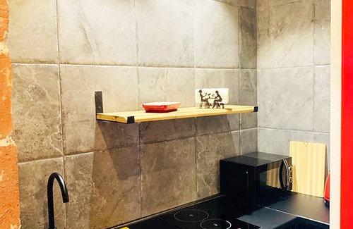 Tbilisi Apartment | Spacious 3-bedroom apartment with WiFi, AC in marvelous T'bilisi