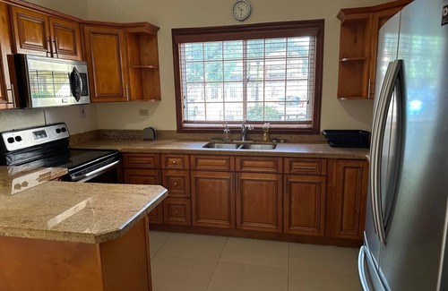 New Kingston Apartment | Spacious 3-bedroom apartment in Kingston with WiFi, AC & Pool