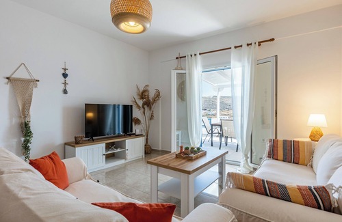 Merichas Apartment | Spacious 3-bedroom apartment with AC, WiFi in charming Kythnos Island