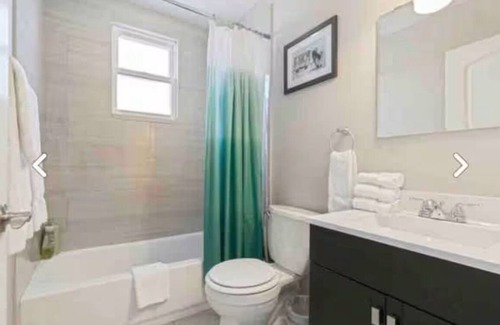 West Town Apartment | Spacious 3-bedroom apartment in gorgeous Chicago with WiFi, AC