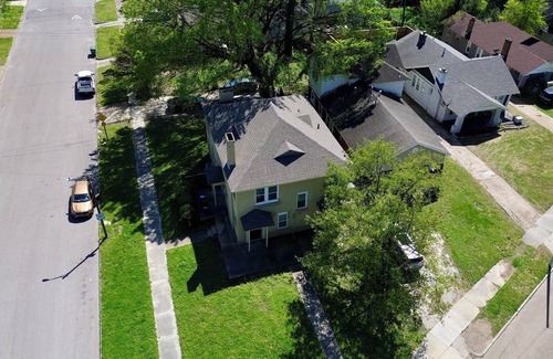 Vollintine-Evergreen Apartment | Spacious 3-bedroom apartment in nice Midtown Memphis near Beale st with AC