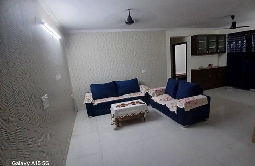 Jhotwara Apartment | Spacious 3-bedroom apartment with AC, WiFi in cool Jaipur