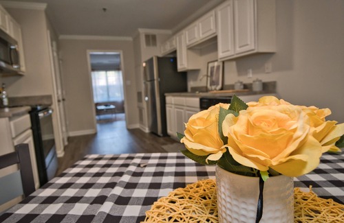 Athens Apartment | Spacious 3-bedroom apartment in cool Athens with WiFi, AC