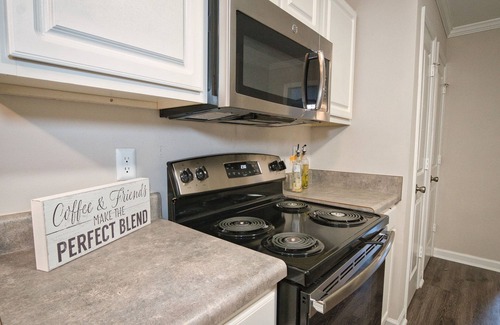 Athens Apartment | Spacious 3-bedroom apartment in cool Athens with WiFi, AC