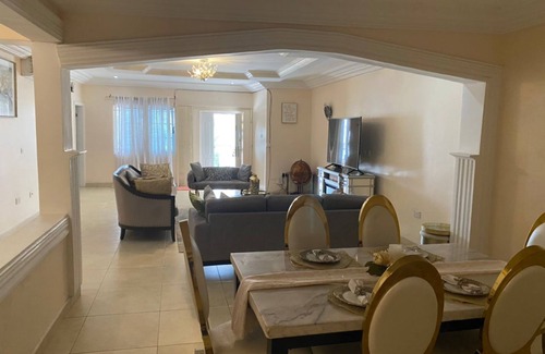 Osu Klottey Apartment | Spacious 3-bedroom apartment with WiFi and AC in East Legon Accra
