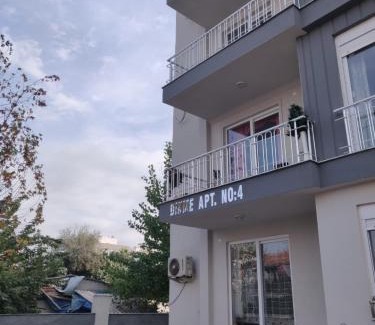 Muratpasa Apartment | Spacious 3 bedroom apartment - Quick drive to Beach, Airport & Center