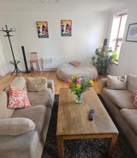 Haroldʼs Cross Apartment | Spacious 3-Bedroom Apartment in Vibrant Dublin 8