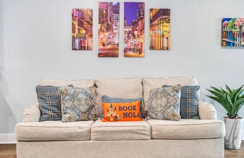 Metairie Condo | Spacious 3 bedroom Condo 15 Min From Downtown