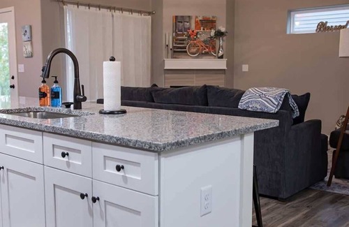 Sycamore Condo | Spacious 3 bedroom condo with King Master Suite in Sycamore
