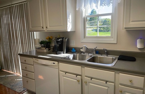 Bristol Condo | Spacious, 3 bedroom condo for longer term use. work, insurance claims needs, etc