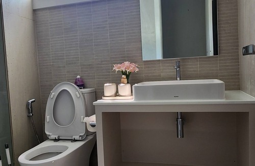 Phuket Condo | Spacious 3-bedroom condo with WiFi, AC. Nice View, Large Balcony,Fully furnished