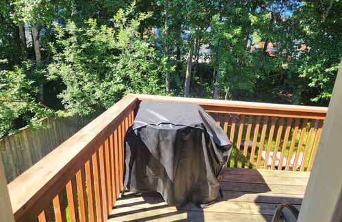 Sand Lake Condo | Spacious 3-bedroom Duplex, sleeps 6, heated garage and close to shopping.nn