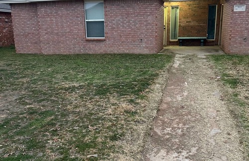 North by Northwest Apartment | Spacious 3-bedroom Duplex in pleasant Lubbock with AC, WiFi Close to University