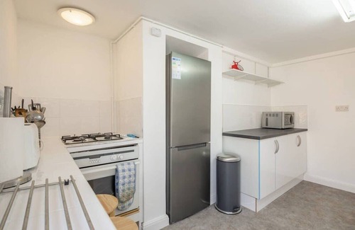 Cambridge City Centre Condo | Spacious 3 Bedroom Flat In HEART Of City Centre