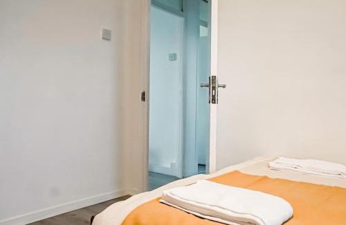 Larkhall Apartment | Spacious 3 Bedroom Flat