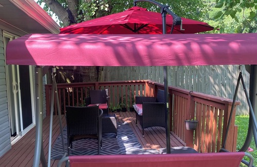 Colerain Township House | Spacious 3 bedroom house with WiFi, shopping and restaurants in cool Cincinnati
