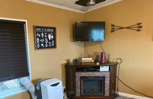 Victor House | Spacious 3 bedroom home with awesome mountain view in historic Victor Colorado