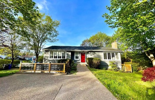 Halifax House | Spacious 3 bedroom home with parking