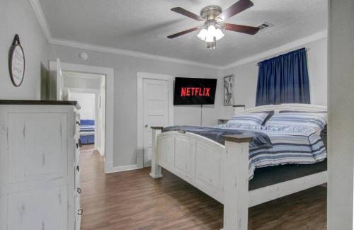 Groves House | Spacious 3 bedroom home with fenced yard