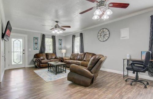 Groves House | Spacious 3 bedroom home with fenced yard