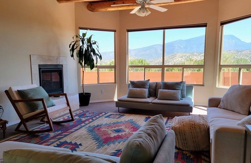 Placitas House | Spacious 3 bedroom house in Placitas with HOT TUB & Mountain Views
