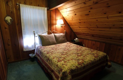 Talkeetna House | Spacious 3-bedroom lodging with river view within walking distance to town.
