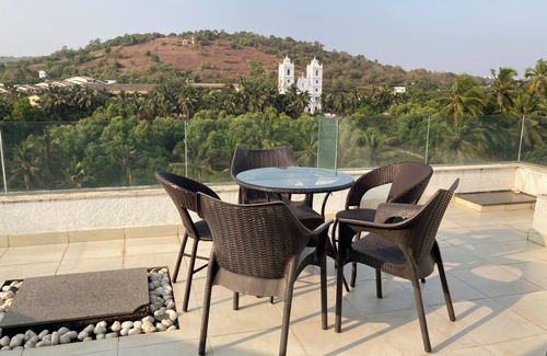 Candolim Apartment | Spacious 3-bedroom penthouse with WiFi, AC in fabulous Candolim