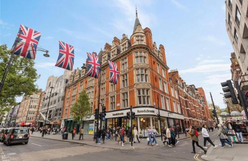 City of Westminster Apartment | Spacious 3-Bedroom Residence in Exclusive Mayfair 7GC