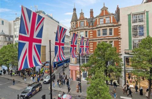 City of Westminster Apartment | Spacious 3-Bedroom Residence in Exclusive Mayfair 7GC