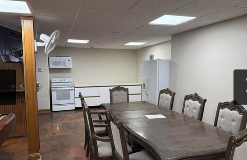 Duquesne House | Spacious 3-Bedroom Retreat with AC, Sound System & Smart TVs in Every Room