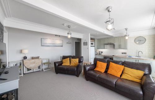 Aberdovey Apartment | Spacious 3 Bedroom Sea View Flat
