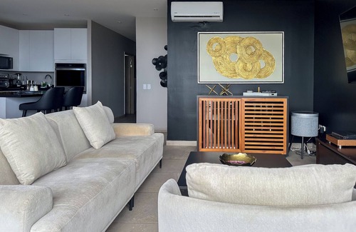 San Salvador Apartment | Spacious 3-bedroom apartment with WiFi, AC in amazing San Salvador