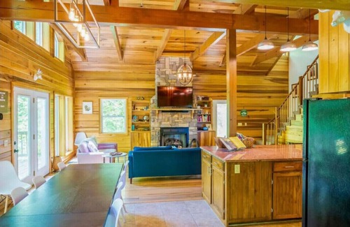 Hot Springs Cabin | Spacious 3 Bedroom Cabin Plus One Bedroom Beekeeper Cabin Waterfalls AWD or 4WD recommended
