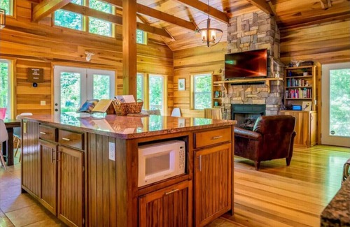 Hot Springs Cabin | Spacious 3 Bedroom Cabin Plus One Bedroom Beekeeper Cabin Waterfalls AWD or 4WD recommended