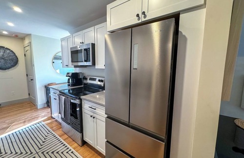 Stockbridge Apartment | Spacious 3-bedroom apartment with WiFi, AC on Main Street Stockbridge