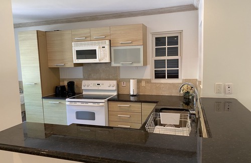 Merlin Bay House | Spacious 3 Bedroom West Coast Townhouse