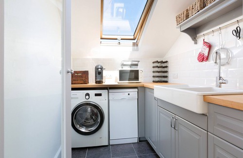 West Kensington Apartment | Spacious 3 bedrooms flat with terrace