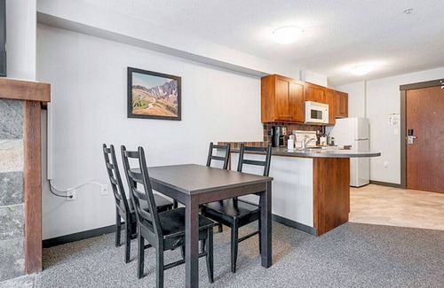 East Kootenay Condo | Spacious 3-Br 3-Ba | Ski In/Out | Pool & Hot Tubs | In Heart of Panorama Resort