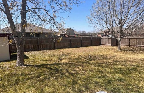 Kyle House | Spacious 3 BR Convenient Big Yard Office