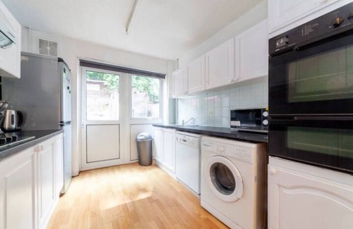 Woolwich Riverside Apartment | Spacious 3 BR House w/Private Garden, Woolwich